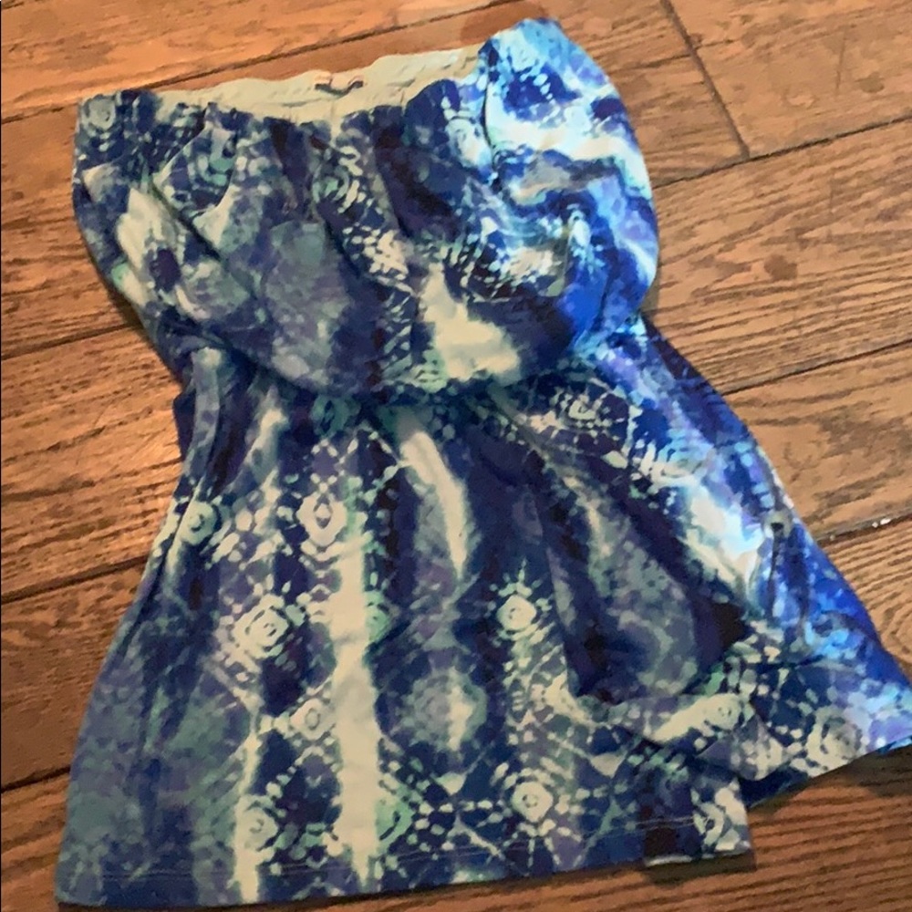 Blue patterned strapless romper
